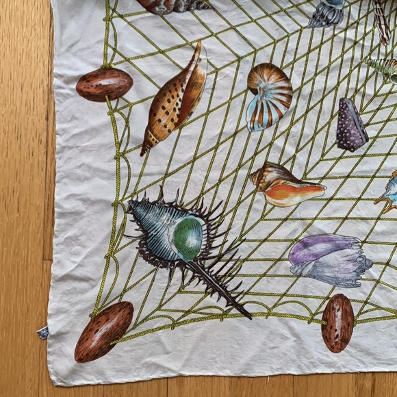 authentic, silk Gucci scarf - Picture 3 of 8